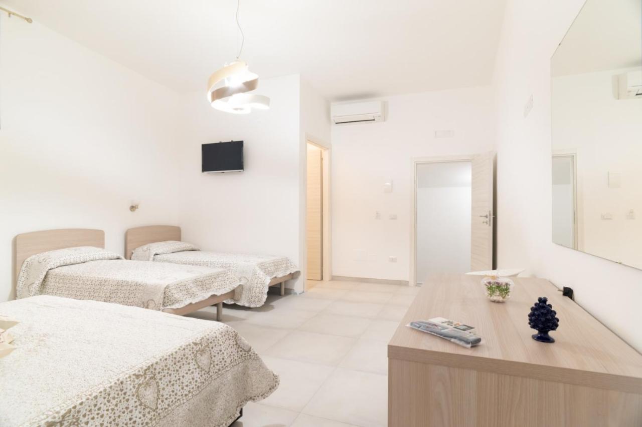 I Parrini Bed & Breakfast ปอร์โต เอมเปโดเกล ภายนอก รูปภาพ