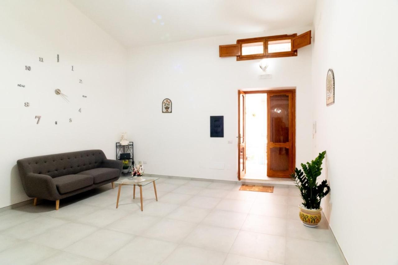 I Parrini Bed & Breakfast ปอร์โต เอมเปโดเกล ภายนอก รูปภาพ
